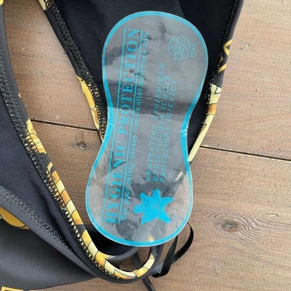 Versace Black & Gold Chain Strip Medusa one piece swimsuit NWT - Picture 8 of 8